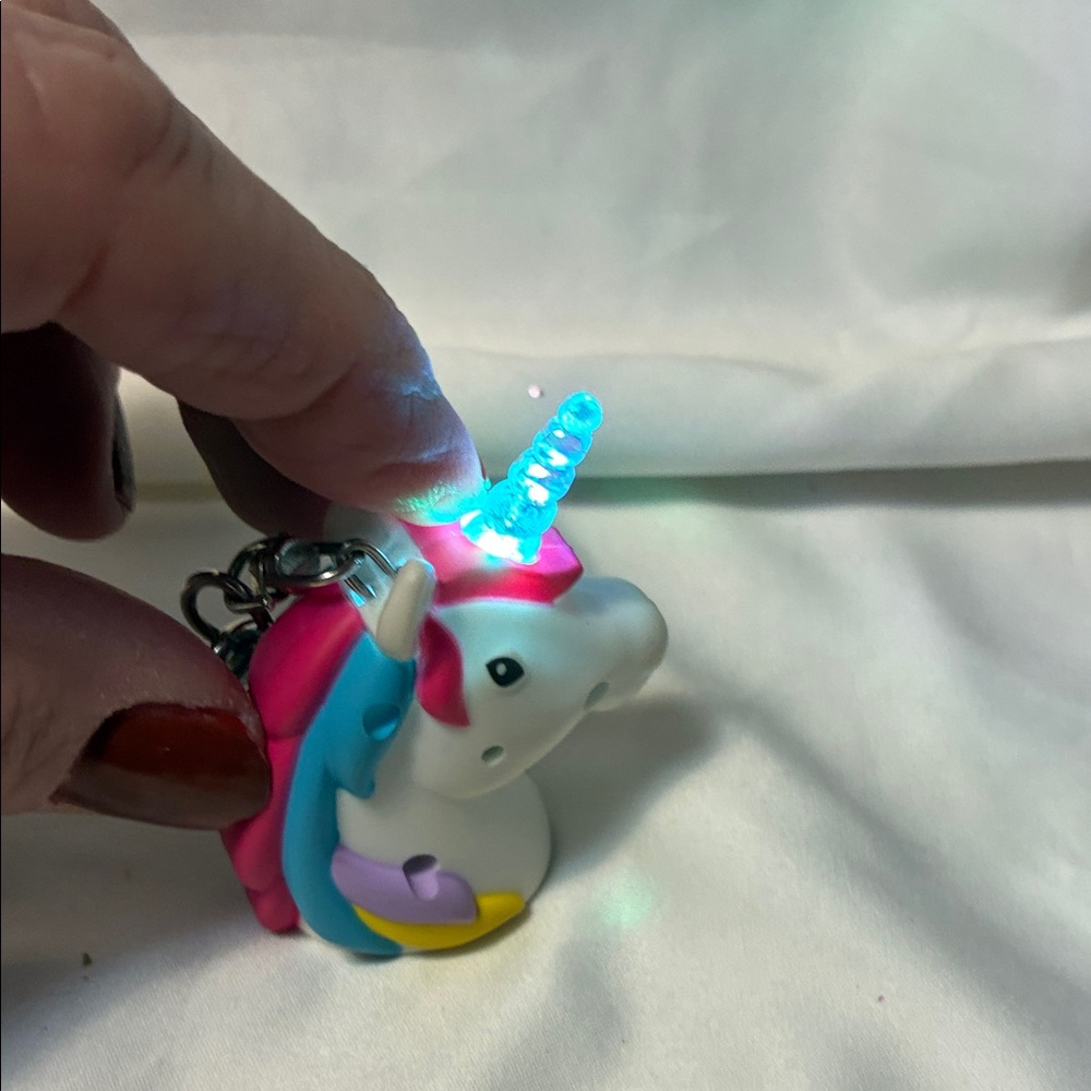 Unicorn Keychain Lights up with magical sounds by Kikkerland - Picture 8 of 11